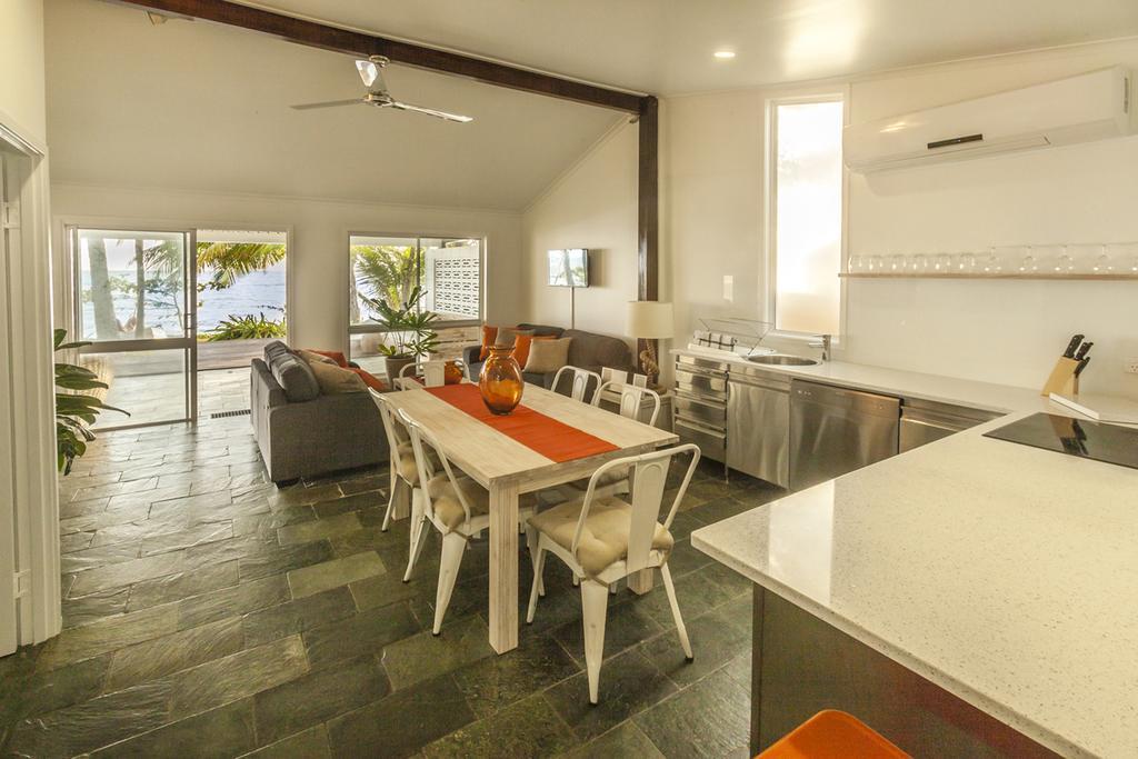 Drift Beach House Getaway Holloways Beach Room photo
